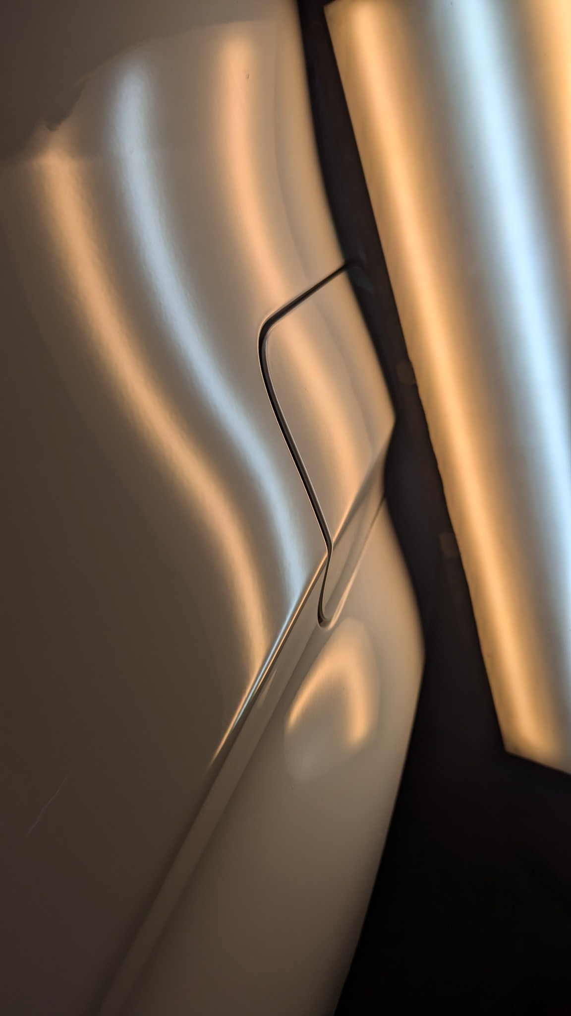 Geglättete Fahrzeugfläche nach Dellentechnik von SilverDent